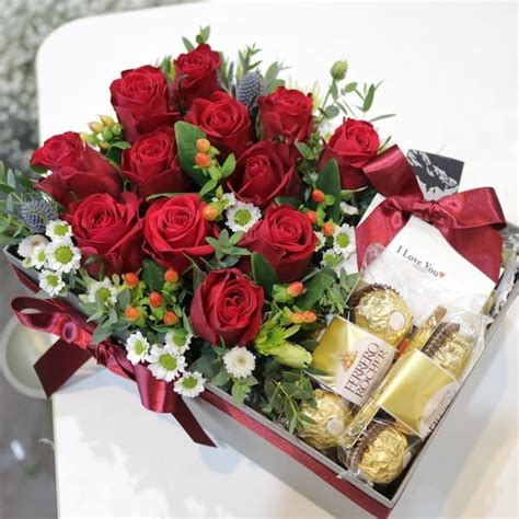 The bouquet was beautiful and the chocolates were gourmet quality. Roses and Chocolates Box | Flower, Chocolate, snacks and ...