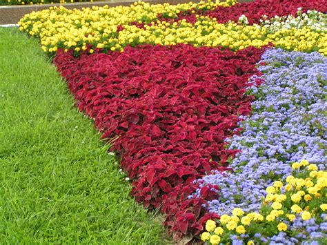 Perennial Flower Bed Designs For A Garden That Resembles