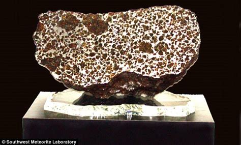 Meteorito del evento de cheliábinsk registrado el 15 de febrero de 2013 en la ciudad rusa homónima dejando cientos de heridos. The beautiful and mysterious Fukang pallasite meteorite ...