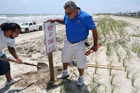 Galveston Scoops Up Free Sand To Build New Beach Houston Chronicle
