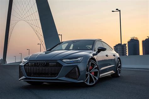 Nem tudnánk dönteni a vörös és a szürke Audi RS7 között | Az online férfimagazin