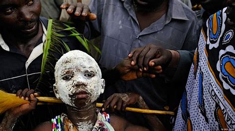 Ugandan Circumcision Ceremony Becomes A Tourist Attraction DW 08 24