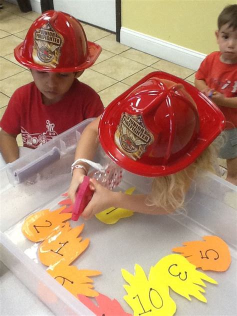 Fireman Lapbook Fire Safety Preschool Fire Safety Crafts Fire Safety Activities Kulturaupice