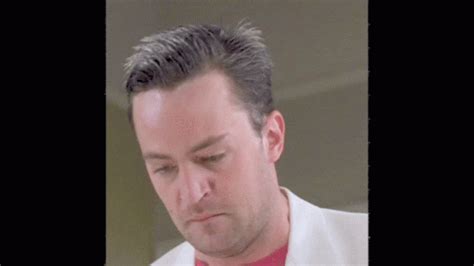 Chandler Painful Gif Chandler Painful Friends Descubre Y Comparte Gif