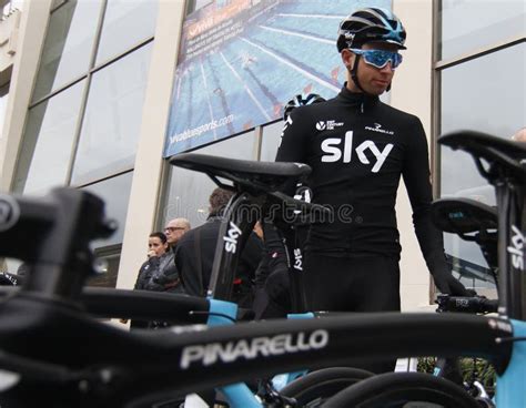 Team Sky Chief Dave Brailsford Talks To Cyclist Mikel Landa Editorial