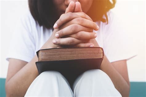 Premium Photo Young Woman Praying With The Holy Bible