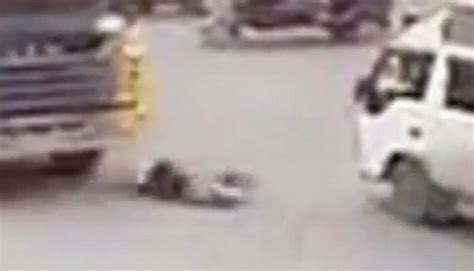 Chinese Woman Was Killed By Lorry While Using Her Mobile Phone Daily