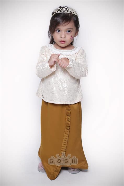 Jun 18, 2021 · produk fesyen padu padan tenun pasarkan baik melalui pemasaran konvensional maupun daring via media sosial seperti instagram dengan harga berkisar rp1 juta hingga rp3 juta. 21 Fesyen Baju Raya 2020 Kanak-kanak Perempuan Terkini ...