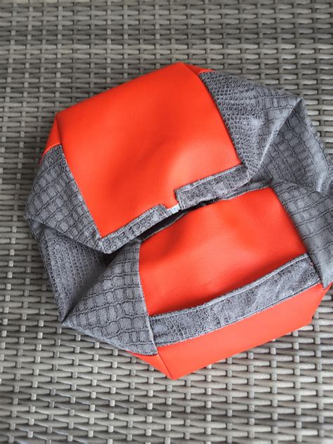 Son cadre léger et la conception pliable sont parfaits si vous. Trousse de toilette homme pliable et imperméable
