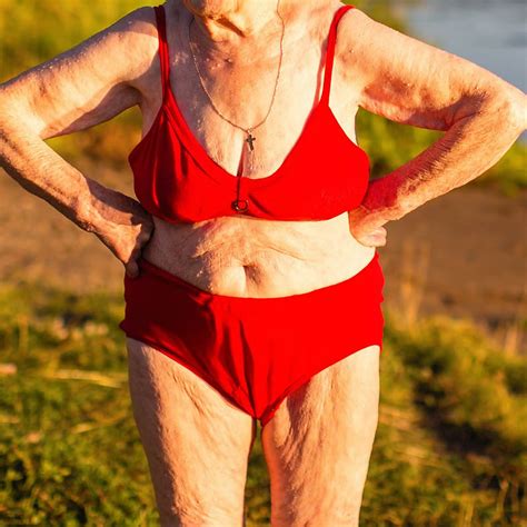 Neuseeland Geschmeidig Sohn Old Lady In Bikini Überfall Entfernung Belagerung