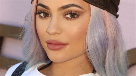 Kylie Jenner Sets The Record Straight About Her Social Media Behavior