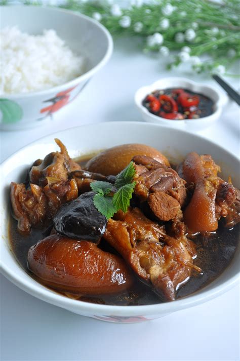 Braised Pig Trotters With Eggs 猪脚卤蛋 Eat What Tonight