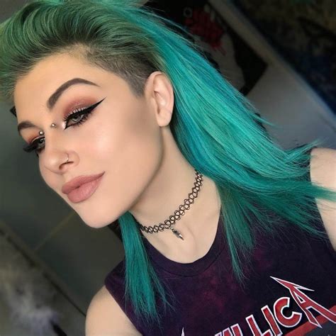 Lisa marshall at davide hair studio in new york describes navy blue hair as a deeper, more muted blue, calling it a fantasy color. 25 Green hair color ideas you have to see - Ninja Cosmico