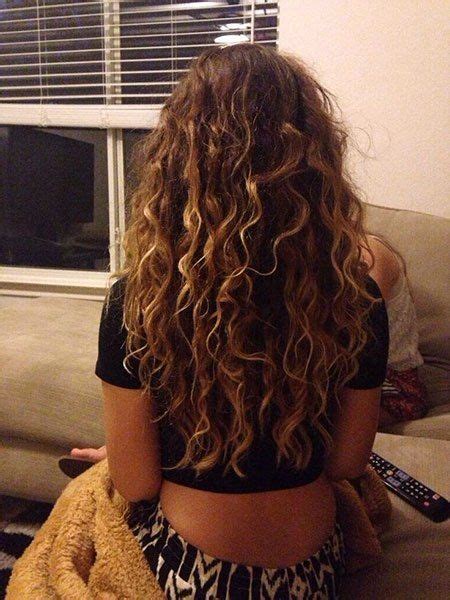 20 Long Curly Hair Color Ideas 11 Curly Hair Highlights Curlyhair Longhair Highlights