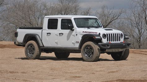 First Drive Review 2020 Jeep Gladiator Mojave Is A Blast In The Sand