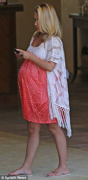 Hayden Panettiere Shows Off Her Bikini Body At Eight Months Pregnant