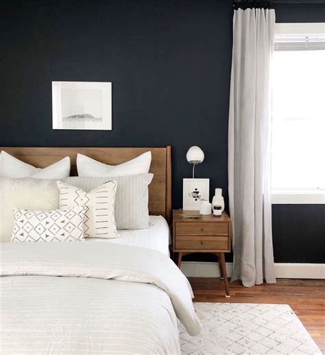 35 Stunning Black Accent Wall Bedroom With Color Schemes Ideas