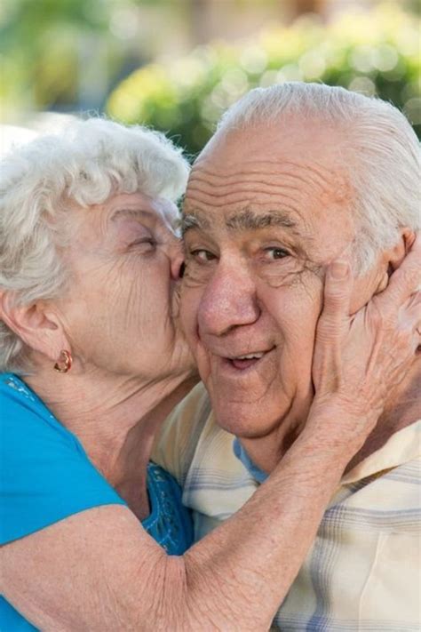 Cute Old Couples Beaux Couples Older Couples Couples In Love Old Folks Old People Old Love