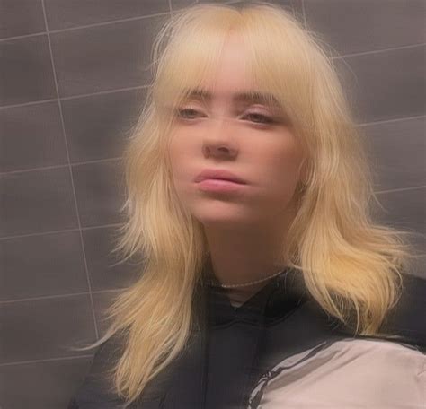 The therefore i am singer is now a blonde and fans are obsessed! 🥀 𝕭𝖎𝖑𝖑𝖎𝖊 𝕰𝖎𝖑𝖎𝖘𝖍 🥀 in 2021 | Billie eilish, Billie, Blonde hair