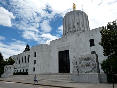 Oregon Bill Moves To Ban Unauthorized Sale Of Deidentified Data