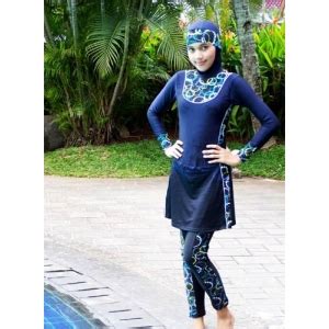 Renang merupakan salah satu kegiatan yang banyak digemari orang sebab membuat tubuh menjadi lebih sehat dan bugar. Berenang? Yuk Pilih Pakaian Renang Muslimah