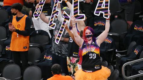 Phoenix suns coach monty williams said he limited chris paul to just seven minutes in the second half because paul's right shoulder was clearly bothering him. Phoenix Suns fans enjoying resurgent season, return to ...
