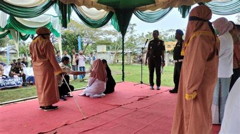 Tiga Pria Dan 1 Wanita Terpidana Zina Di Aceh Timur Dicambuk 400 Kali