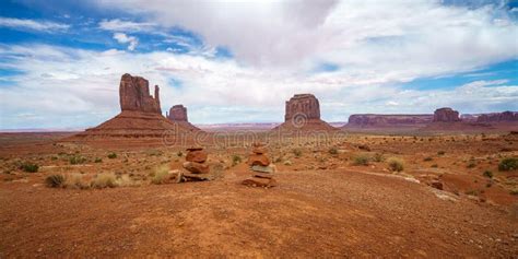 Hiking The Wildcat Trail In The Monument Valley Usa Stock Photo