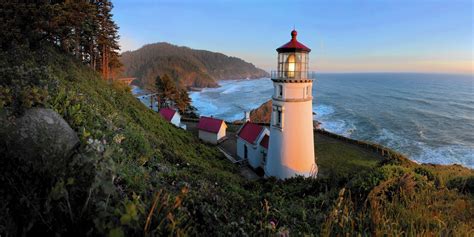 Oregons Heceta Head Lighthouse Bed And Breakfast Casts A Bright Glow