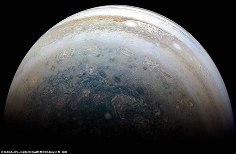 Nasas Juno Probe Reveals Jupiters Swirling Storms Daily Mail Online