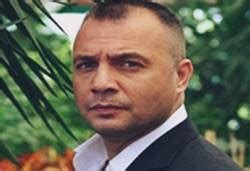 X oktay kaynarca takim elbi̇se 299.90 tl'den başlayan fiyatlarla gömlek 59.90 tl'den başlayan fiyatlarla Oktay Kaynarca Kimdir Nereli Kaç Yaşında Biyografisi?