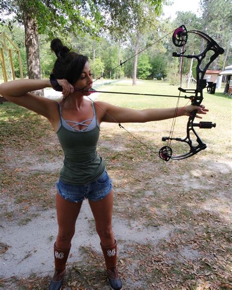 Pin By Ken Riser On Archery Girls Bow Hunting Women Archery Girl
