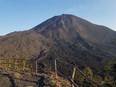 Subir Al Pacaya Uno De Los Volcanes Activos De Guatemala Kris Por El
