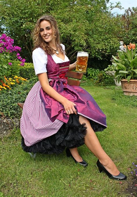 Pin By Detlef Büttner On Dirndl Beer Girl Costume Oktoberfest Woman Octoberfest Girls