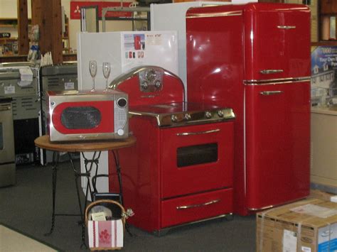 Retro 1950s Styled Kitchen Appliances With All The Modern Conveniences