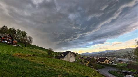 Aller unwetterwarnungen sowie nützliche wetterhinweise für die schweiz. Schauer und Gewitter 14.05.2021 - Schweizer Sturmforum