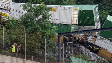Pittsburgh Freight Train Derailment Complicates Commute The Morning Call