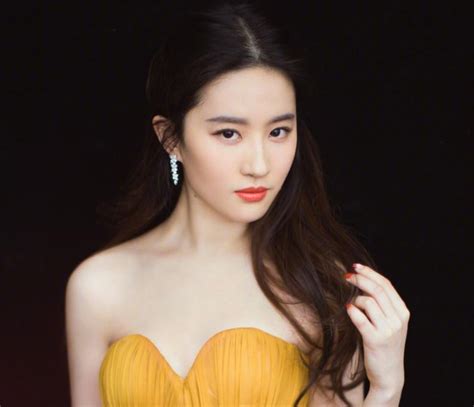 Liu Yifei Completely Let Go Only Relying On A Piece Of Triangular