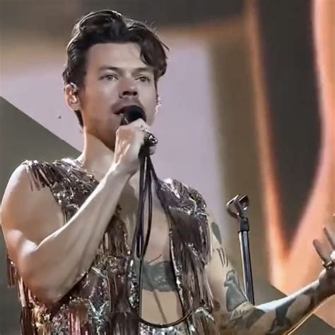 Harry Styles Debuts New Song At Final Love On Tour Show