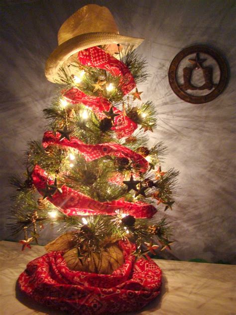 30 Easy And Fun Western Christmas Tree Decorations Ideas