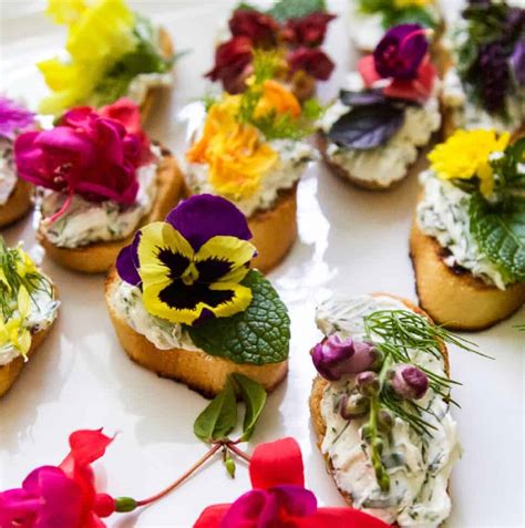 Crostini An Easy Party Appetizer Edible Flowersherbs Delicious