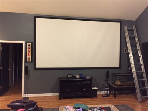 DIY fixed frame projector screen. : DIY