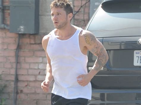 Hot Pics Ryan Phillippe Flaunts Buff Biceps While Jogging In La