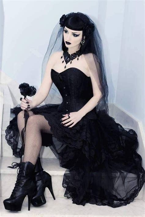 Pin By Jaxz On Beautiful Women In 2020 Gothic Outfits Gothic Fashion