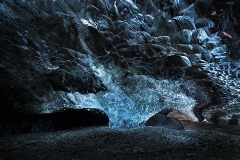 These 15 Unbelievable Photos Of Icelands Ice Caves Will Leave You