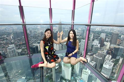 Constructed in 1994, the tower stands at 421 metres and effortlessly trumps the petronas twin towers with the highest and most spectacular view of the city. KUALA LUMPUR TOWER - SKY BOX LAUNCHING MAY 2016 | Sinnee's ...