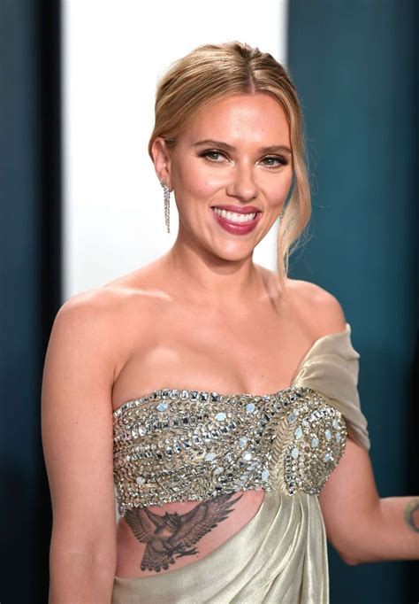Scarlett Johansson Flaunted Her Hourglass Figure In A Stunning Silver Gown With Embellished