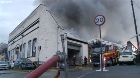 60 Firefighters Tackling Severe Factory Fire In Birmingham Itv News