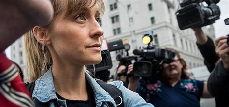 Smallville Star Allison Mack Gets 3 Years Prison Sentence For Role In Sex Cult Life