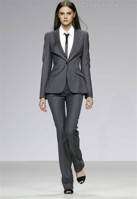How To Dress Formal For Business Office Meetings For Women Suits